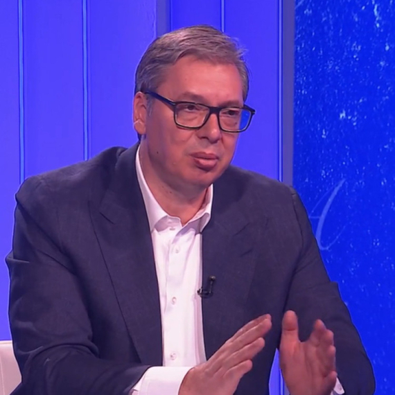 Vučić: "U Srbiji se danas živi bolje"; "Na protestima je najbogatiji sloj našeg društva"