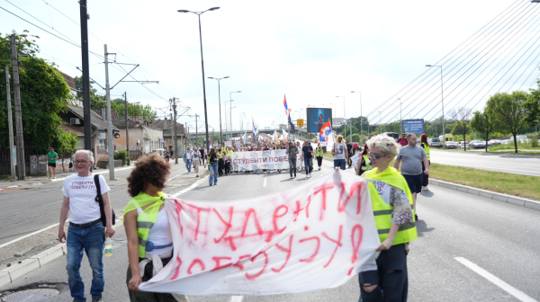 Blokaderi razvili transparente i molili vozače da trube, a narod im pokazao šta misli; Odgovor će dugo pamtiti