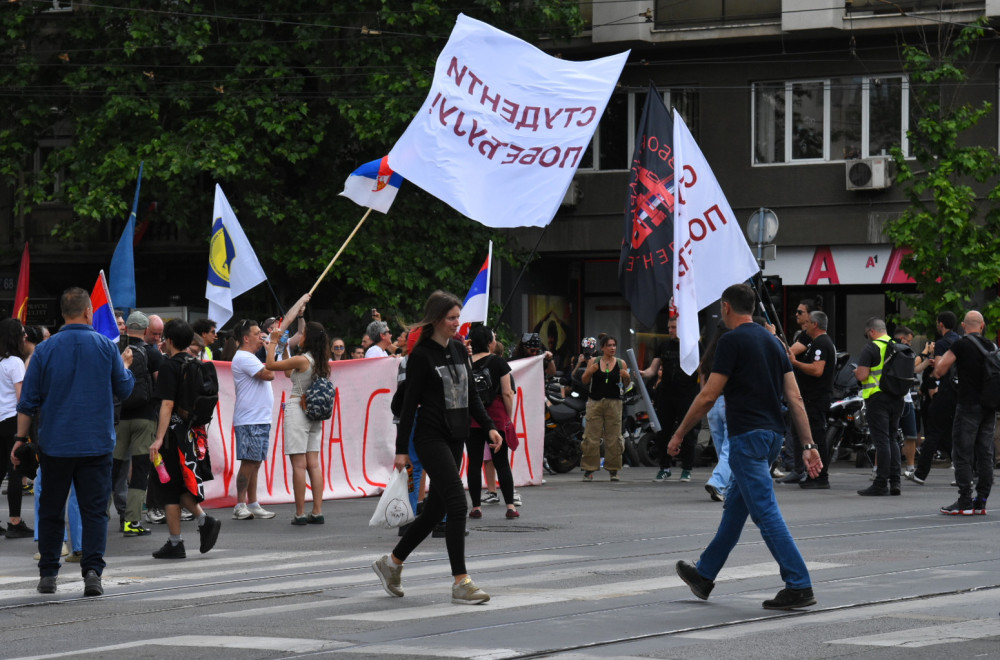 Blokaderi zavapili posle Makronovog oglašavanja: Vi se još pržite