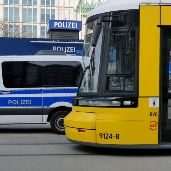 Havarija u Berlinu; Tramvaj se prepolovio; 20 osoba povređeno FOTO/VIDEO