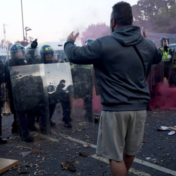 Brutalani obračuni policije i demonstranata u Sautemptonu FOTO/VIDEO