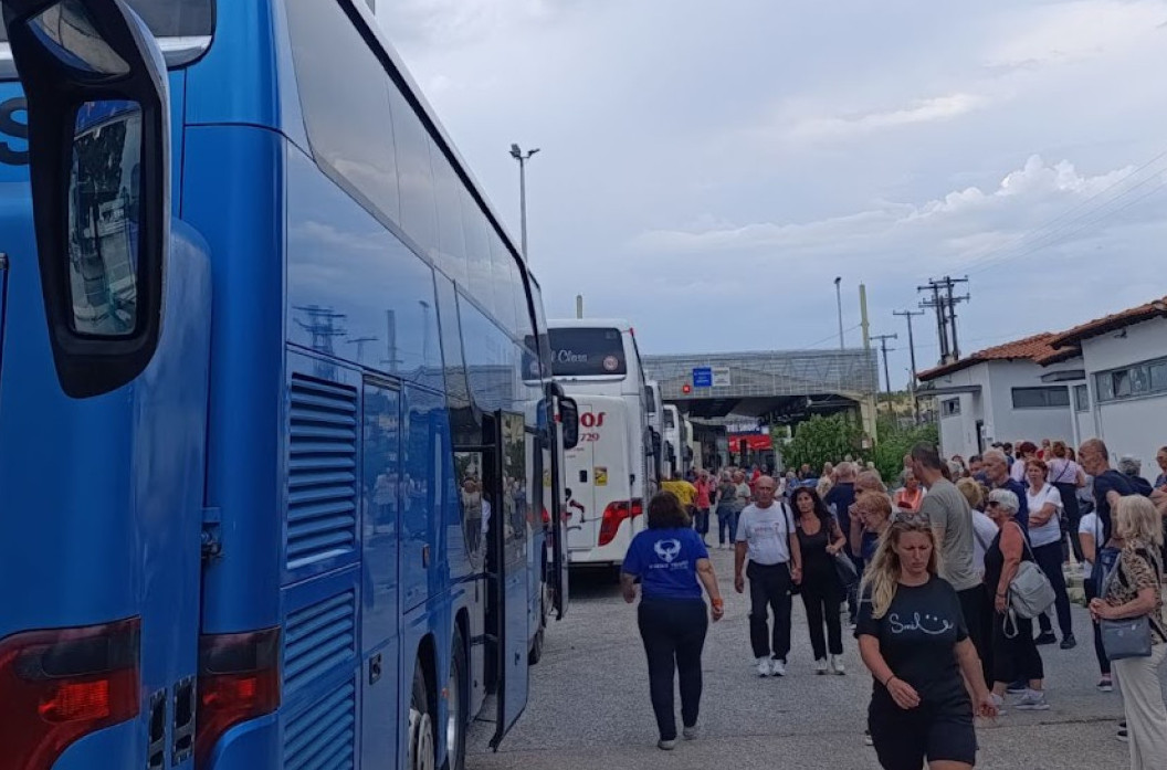B92.net na Evzoniju, evo kakva je situacija na granici; Turisti po vrućini u redovima FOTO