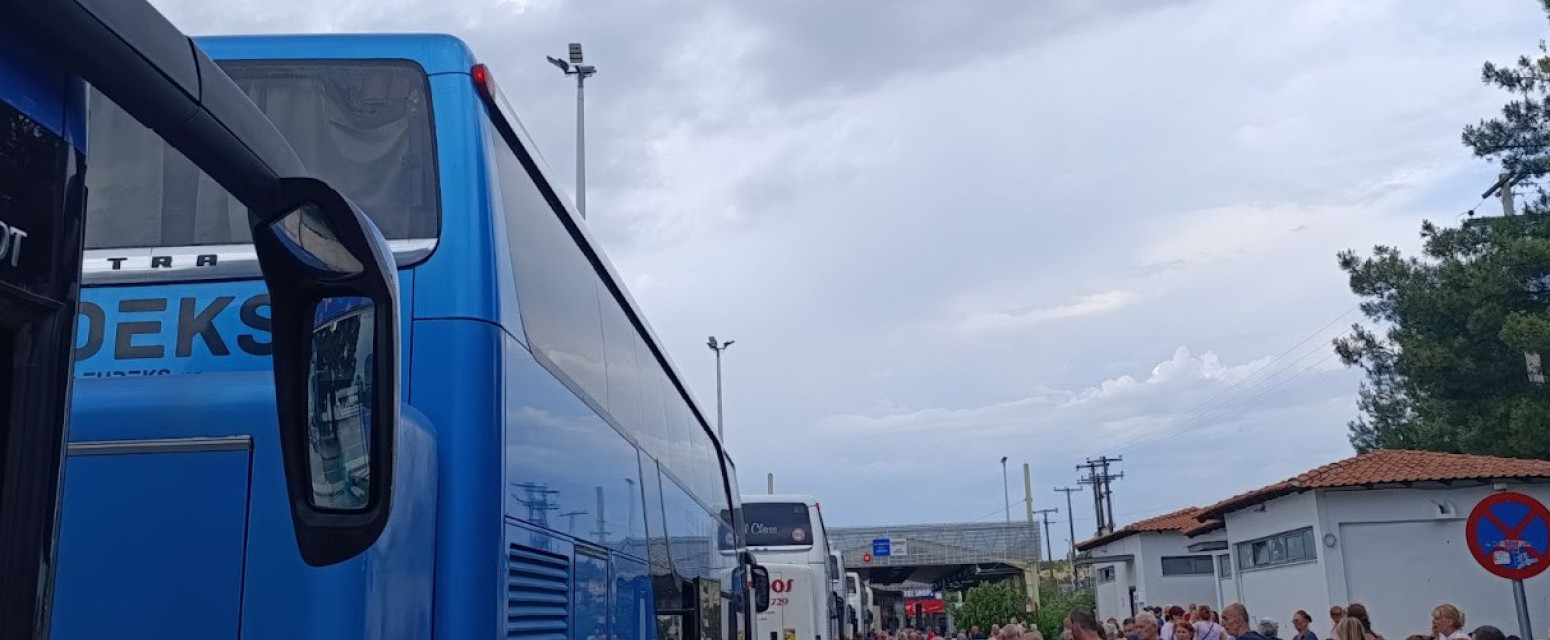 B92.net na Evzoniju, evo kakva je situacija na granici; Turisti po vrućini u redovima FOTO