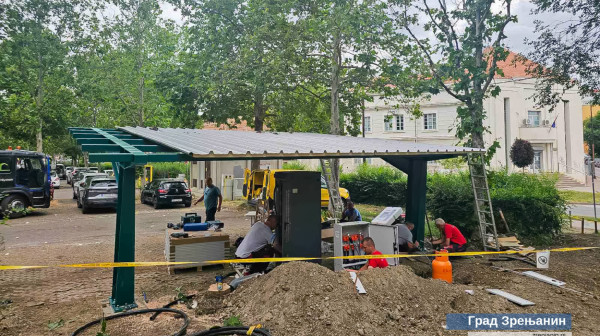 Zrenjanin pravi važan korak ka zelenijem saobraćaju: U toku postavljanje EV punjača u centru grada