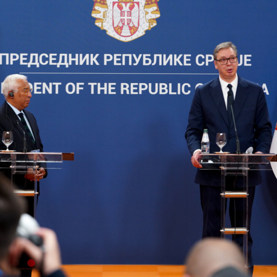 Obraćaju se Vučić i Košta; Vučić: "Rekao sam Košti da su blokaderi odbili razgovor; EU nas ne ucenjuje"