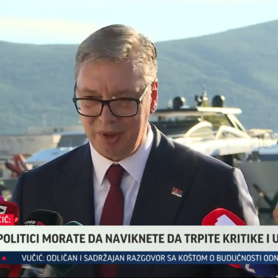 Vučić iz Tivta: "Protiv mene u Crnoj Gori vode brutalnu kampanju"; "Građani me dočekali sa 'pomaže Bog'"