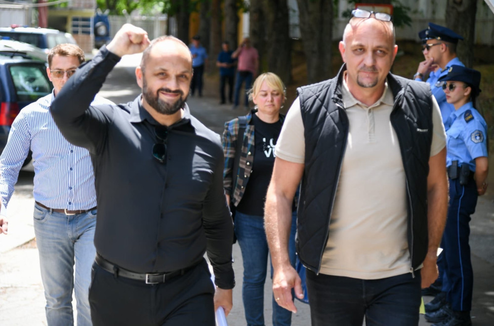 Gradonačelnik Severne Mitrovice i predsednik Skupštine opštine pušteni iz policijske stanice FOTO