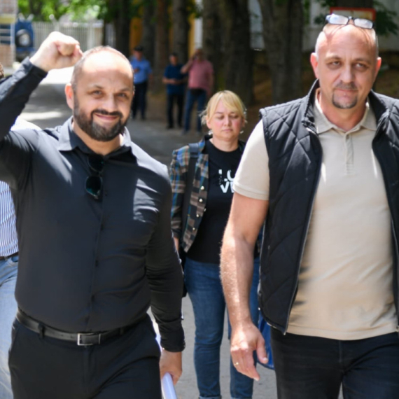 Gradonačelnik Severne Mitrovice i predsednik Skupštine opštine pušteni iz policijeske stanice FOTO