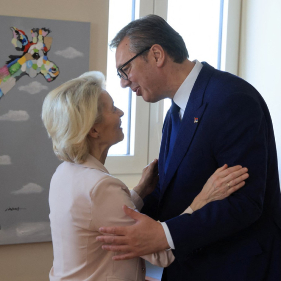 Haos u redovima blokadera posle susreta Vučića sa EU liderima: "Makron ga obožava, Ursula ga grli"