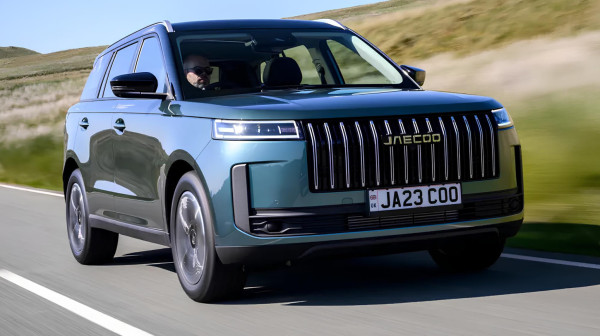 Požar progutao 33 nova električna SUV-a u luci: Čule se eksplozije, građani upozoreni FOTO