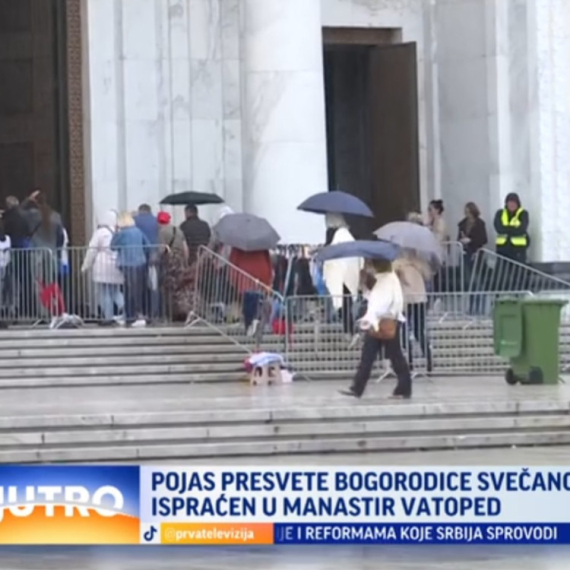 Svečani ispraćaj Pojasa Presvete Bogorodice: Celu neć redovi oko Hrama Svetog Save FOTO/VIDEO