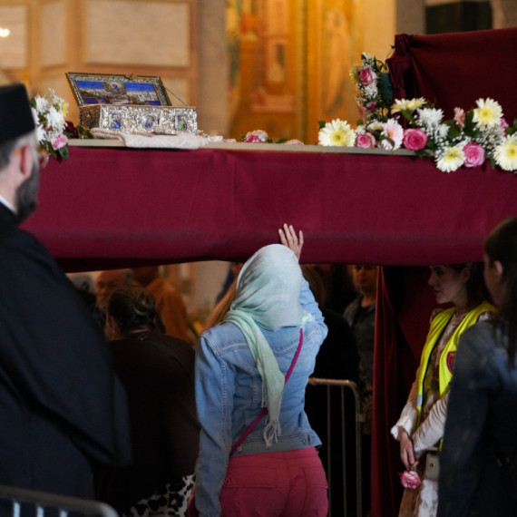 Moleban pred Pojasom Presvete Bogorodice: Skoro milion vernika se poklonilo svetinji FOTO/VIDEO