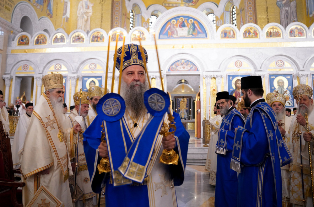 Svečani ispraćaj Pojasa Presvete Bogorodice: Celu noć redovi oko Hrama, završena Liturgija FOTO/VIDEO