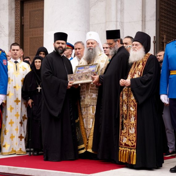 Beograd ispratio svetinju: Skoro milion vernika se poklonilo Pojasu Presvete Bogorodice FOTO/VIDEO