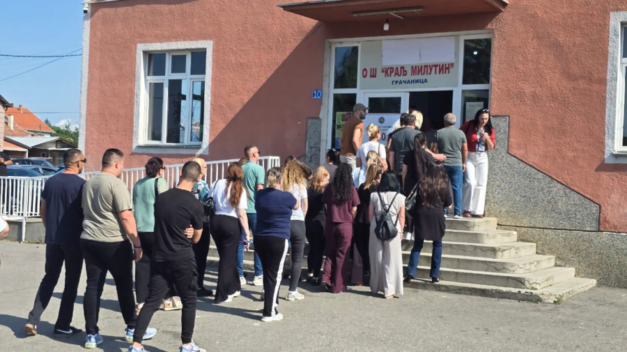 Serbs turn out to vote in large numbers; CEC: Voter turnout reached 15.10% by 1 p.m.