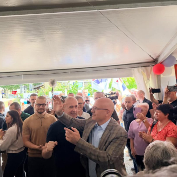 Vučević: "Pobedićemo blokadere jer su hteli da sruše državu"; "Bez naroda ne bismo sačuvali državu" FOTO
