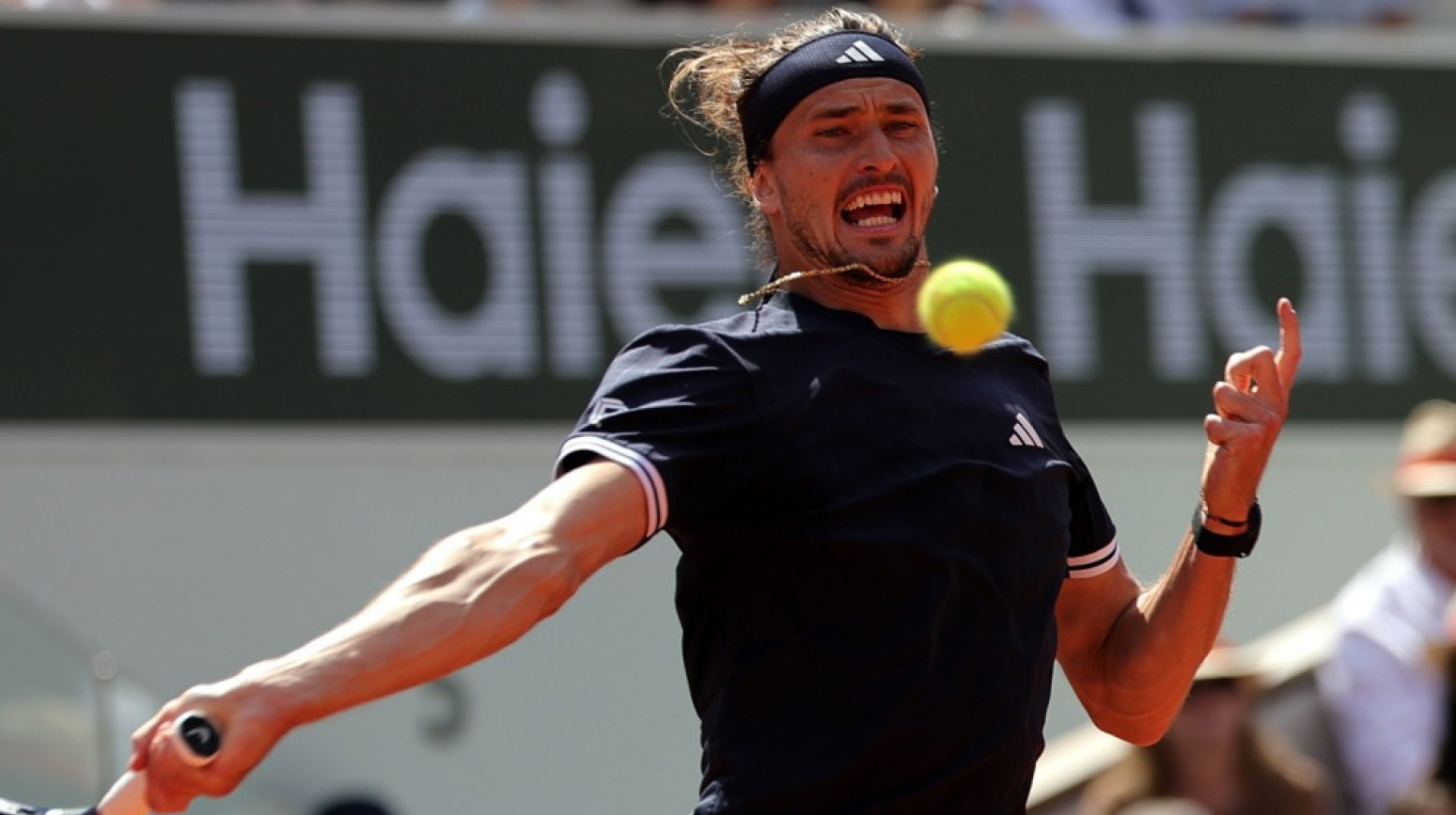 Zverev furiozno do prvog seta u finalu RG!