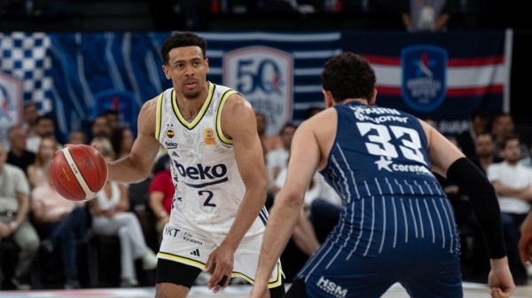 Fener posle drame i produžetka do finala