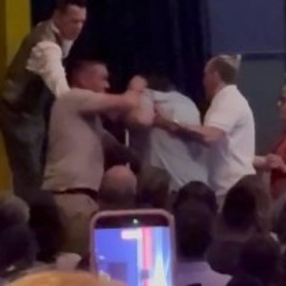 Usijale se mreže posle blokaderskog nasilja u Frankfurtu; Pretučen novinar VIDEO