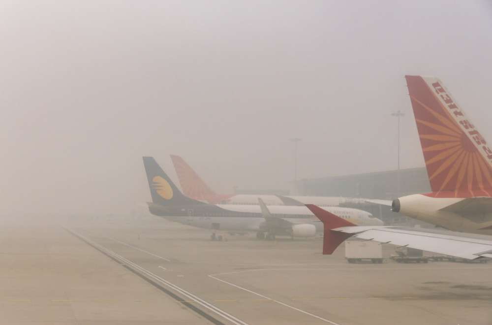Haos na poznatom aerodromu: Letele stepenice, osoblje ih jurilo po pisti FOTO/VIDEO
