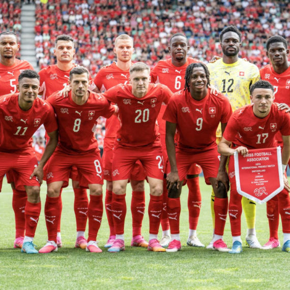 Švajcarci prestravljeni – "zmije su oko nas!" FOTO