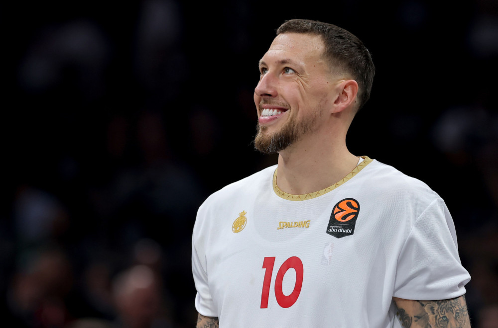 Asvel planira da dovede centra Monaka