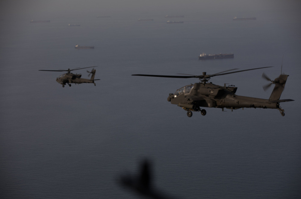 Posadu palog američkog helikoptera spasao mornarič