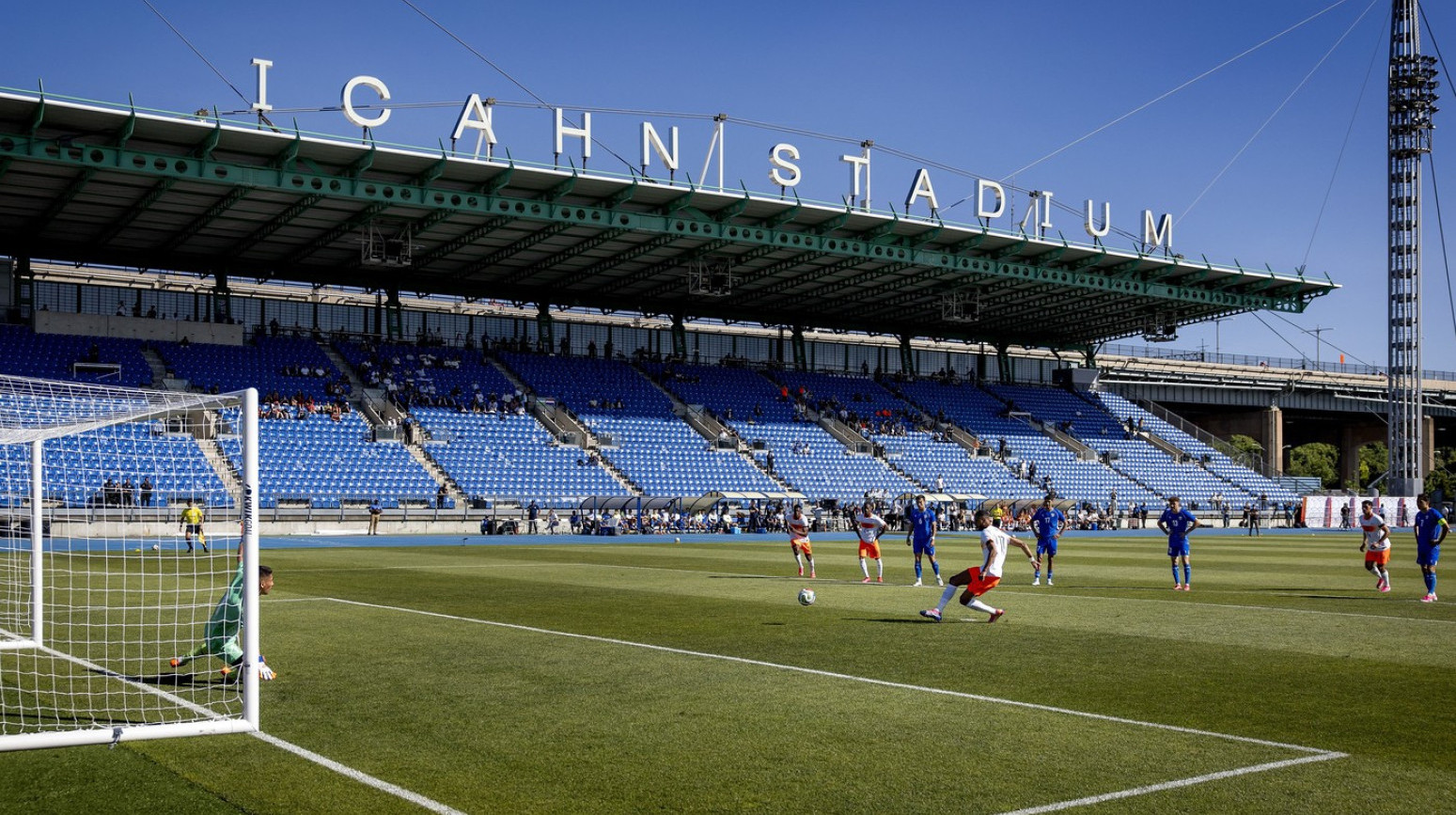 Spektakl na Menhetnu – Holandija u 98. minutu pobedila Uzbekistan VIDEO