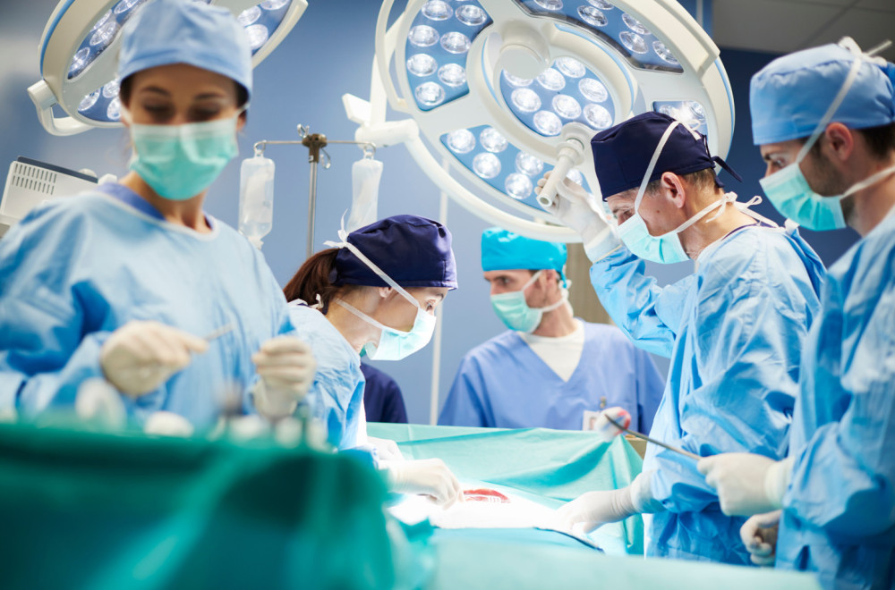 Revolicija u medicini: Čoveku prvi put presađeni jetra i bubrezi genetski modifikovane svinje