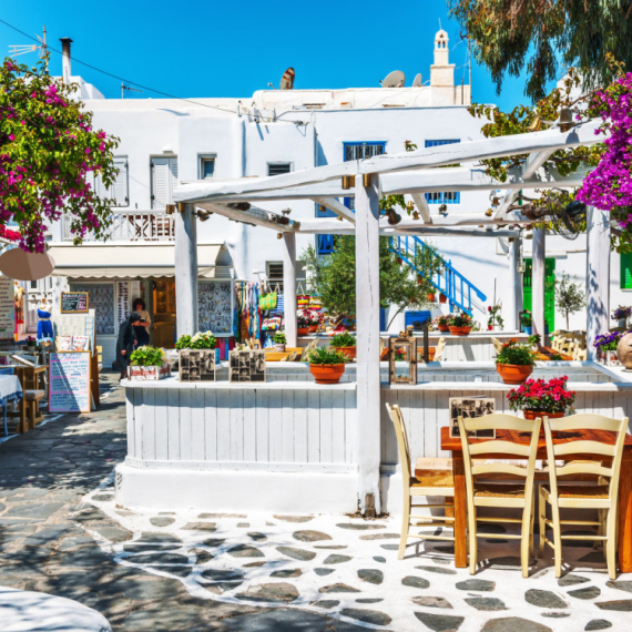 Ovako izgleda pravi grčki raj: Destinacija koja mami turiste belim kućama i šarmantnim uskim uličicama FOTO