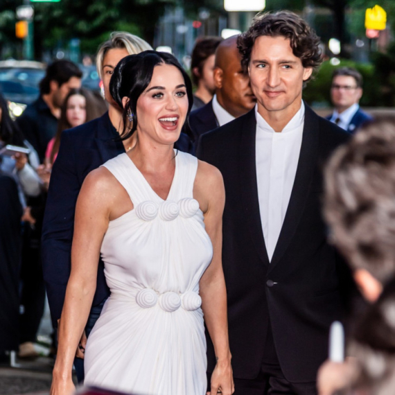 Kejti Peri i bivši kanadski premijer uslikani u Kotoru: Crnogorci ih sprdaju na mrežama VIDEO