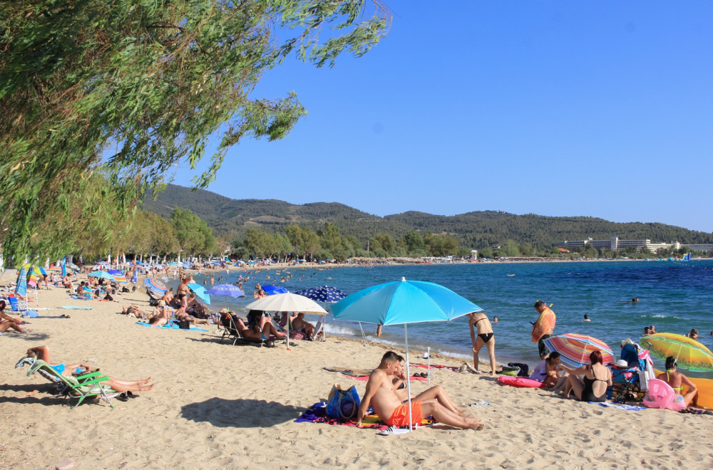 Turista u Crnoj Gori tepihom "rezervisao" mesto na plaži, ljudi u neverici VIDEO