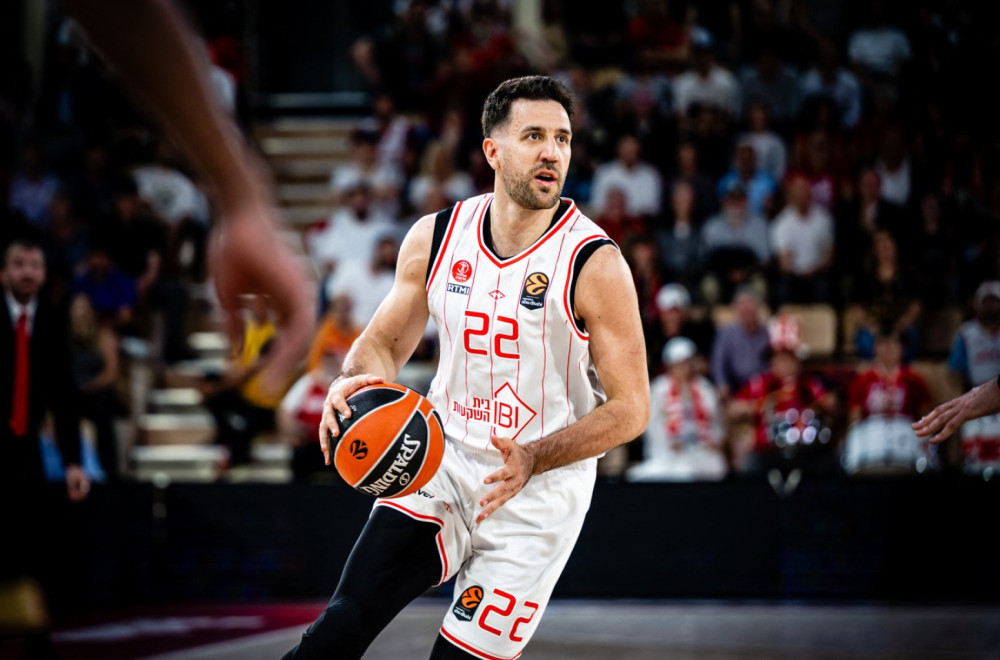 Micić trojkom rešio ljutog rivala! VIDEO
