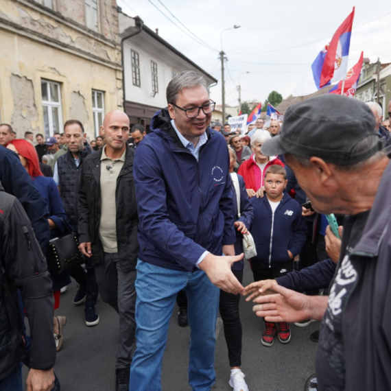 Dve vizije Srbije: Dok država unapređuje položaj penzionera, blokaderi ih najstrašnije vređaju