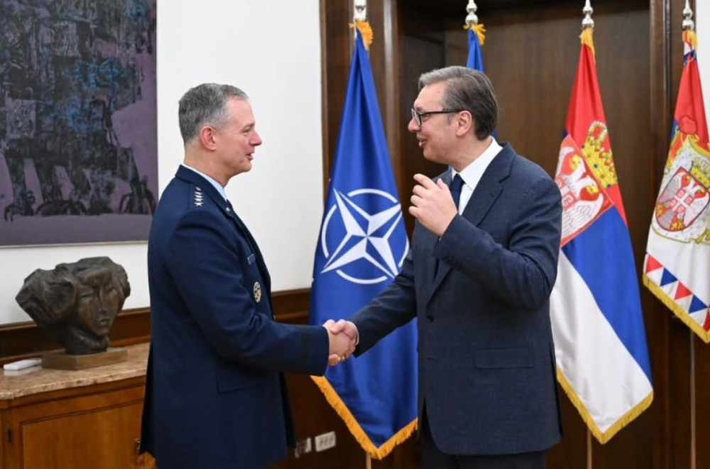 Vučić se sastao sa Aleksusom Grinkevičem: Naglasio značaj očuvanja mira i stabilnosti na KiM FOTO