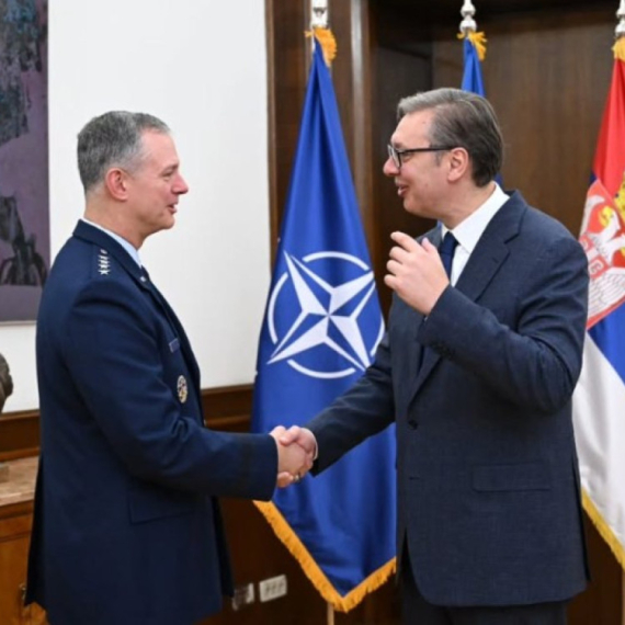 Vučić se sastao sa Aleksusom Grinkevičem: "Naglasio značaj očuvanja mira i stabilnosti na KiM" FOTO