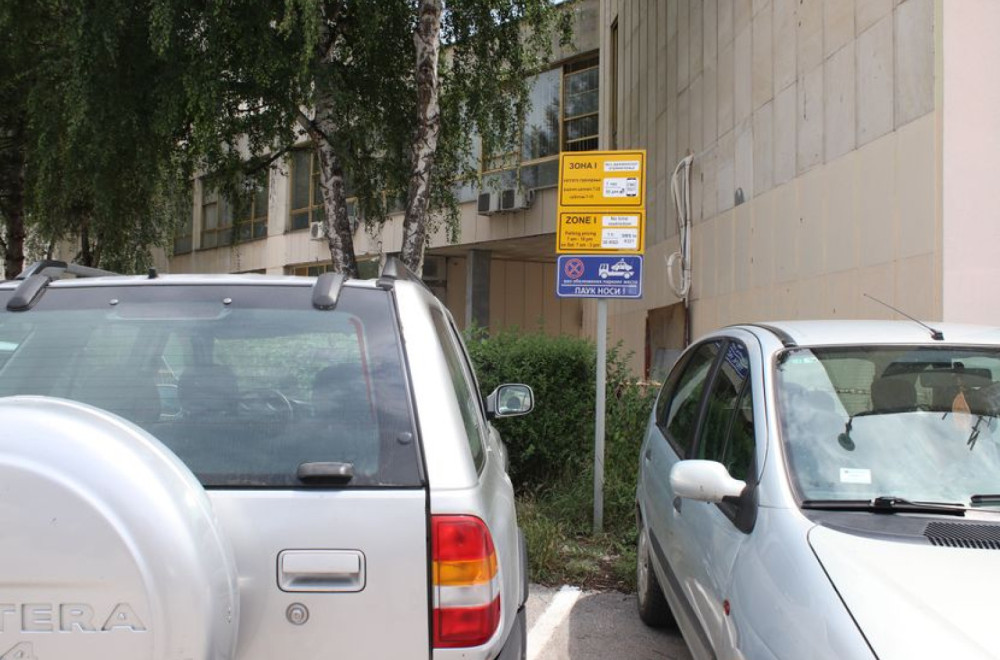 Šok za vozače u Kragujevcu: Kazne za nepropisno parkiranje drastično skočile, minimalna 25.000 dinara
