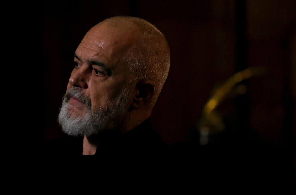 Narod blokira ulice, Edi Rama deli AI snimke na mrežama: Flamingo revolucija trese Albaniju VIDEO