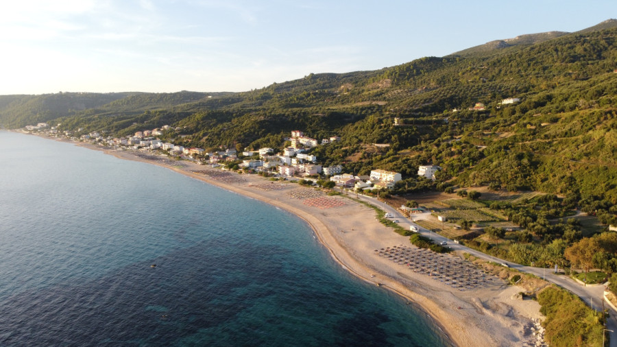 Mesto u Grčkoj gde se ni ležaljke ne naplaćuju: Malo letovalište sa ogromnom plažom je biser Jonskog mora