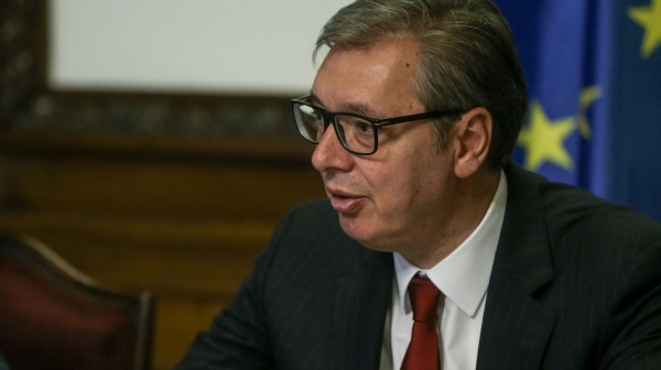 Veće penzije, jeftiniji lekovi i izgradnja porodilišta – sve zahvaljujući Vučićevoj odgovornoj politici
