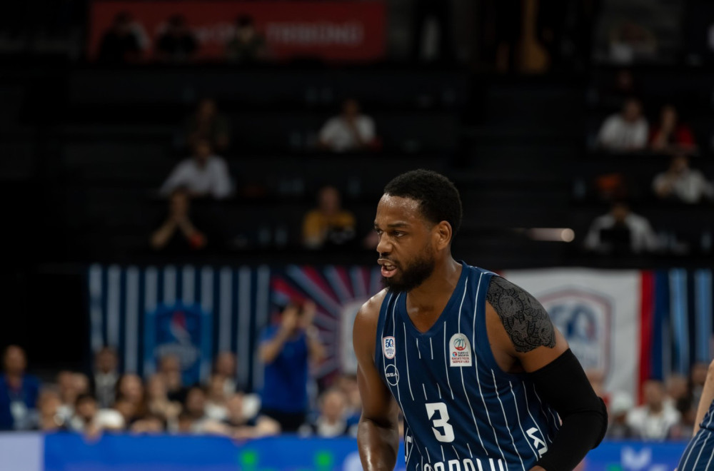 Efes spremio novi ugovor za Lojda