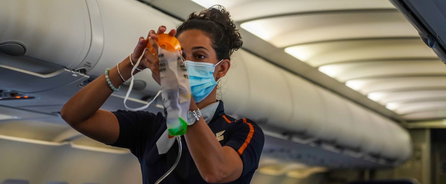 Panika na aerodromu omiljene destinacije Srba: Jak udar aviona, iskočile maske za kiseonik VIDEO