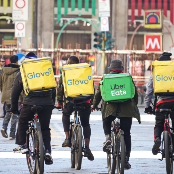 Uber i Glovo više neće moći kao do sada: Usvojena pravila koja menjaju gig ekonomiju