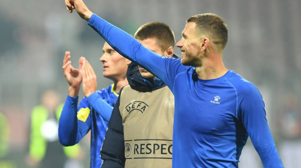 Edin Džeko dobio najlepšu podršku pred utakmicu: Kadar sa sinom topi srca FOTO