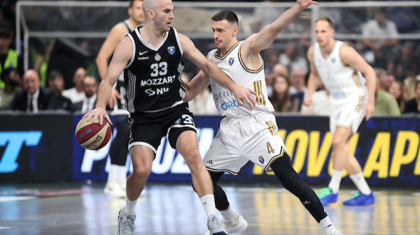Partizan u minusu – atmosfera dovedena do usijanja – grobari vređali Avramovića