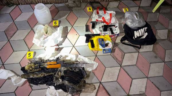 Uhapšeno troje Nišlija: Osumnjičeni za promet droge i oružja FOTO