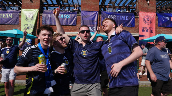 Škoti napravili haos u Bostonu – popili svo pivo pred start Mundijala!