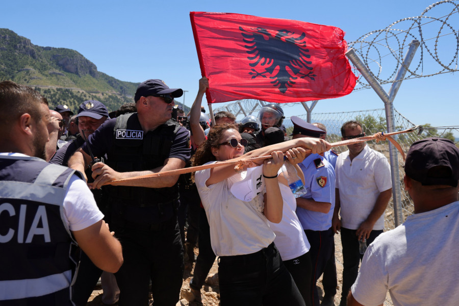 Pobuna na obali Jadrana: Besni meštani krenuli na gradilište Džareda Kušnera FOTO/VIDEO