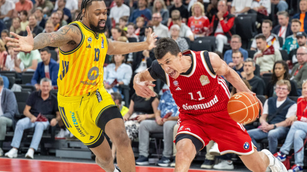 Saša Obradović iz prvog reda gledao šok za Pešićev Bajern FOTO