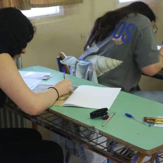 Objavljena rešenja s male mature iz srpskog i maternjeg jezika